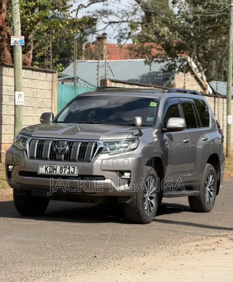 Toyota Land Cruiser Prado 2017 Gray