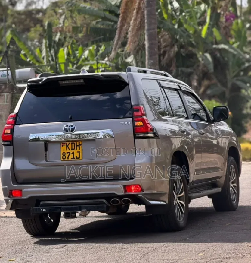 Toyota Land Cruiser Prado 2017 Gray