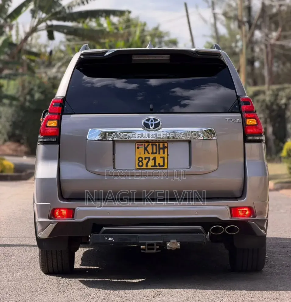 Toyota Land Cruiser Prado 2.8 2017 Gray