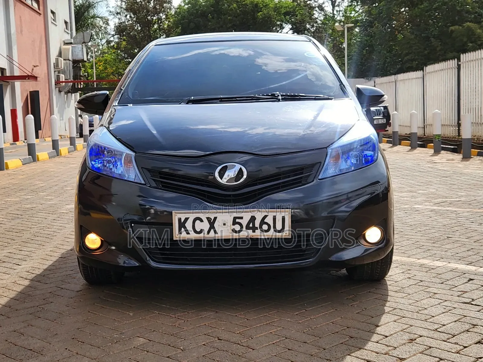 Toyota Vitz 1.3 FWD 5dr 2012 Black