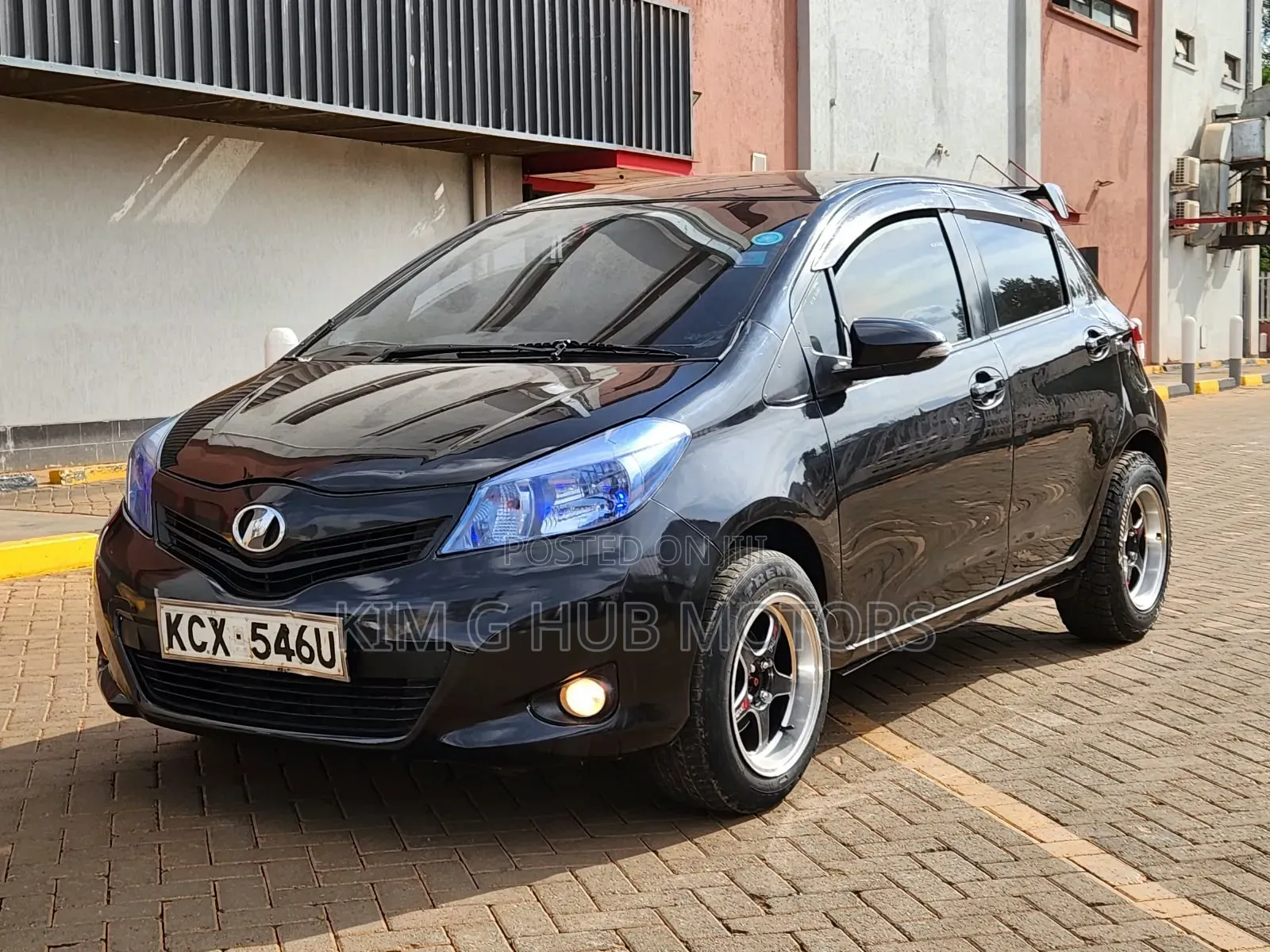 Toyota Vitz 1.3 FWD 5dr 2012 Black
