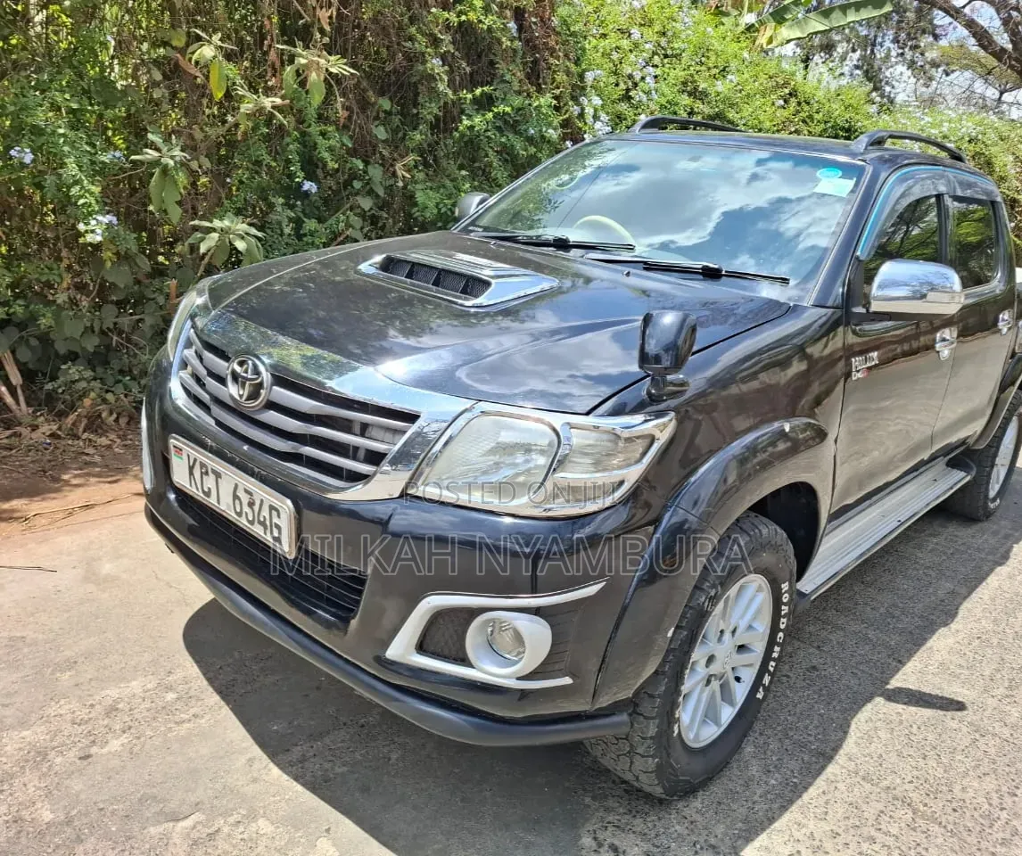 Toyota Hilux 2012 Black