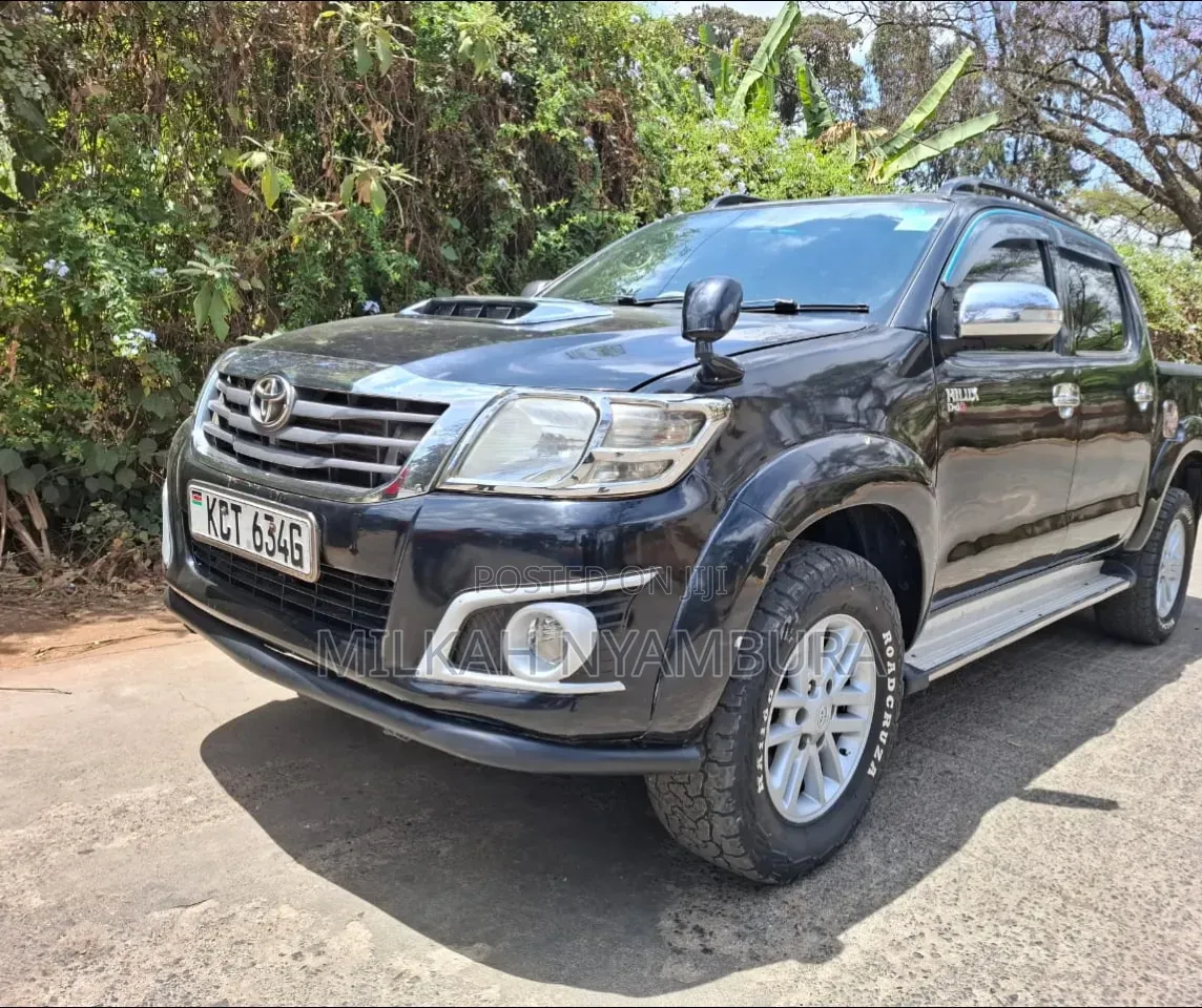 Toyota Hilux 2012 Black