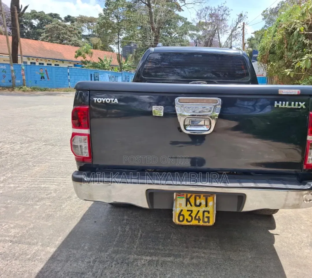 Toyota Hilux 2012 Black