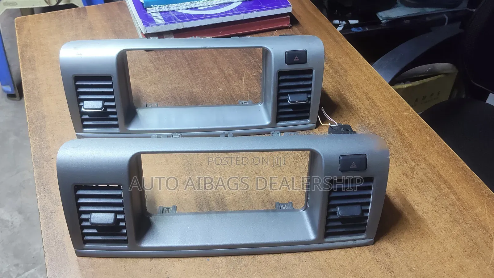 Toyota Raum Radio Annel/Console.