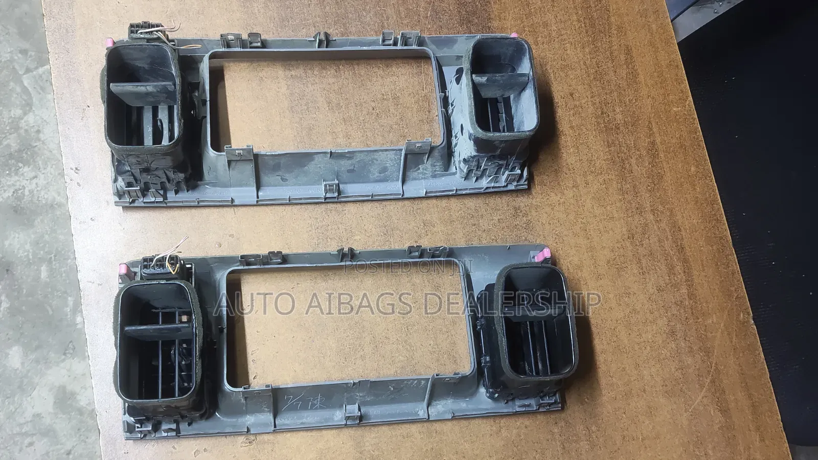 Toyota Raum Radio Annel/Console.