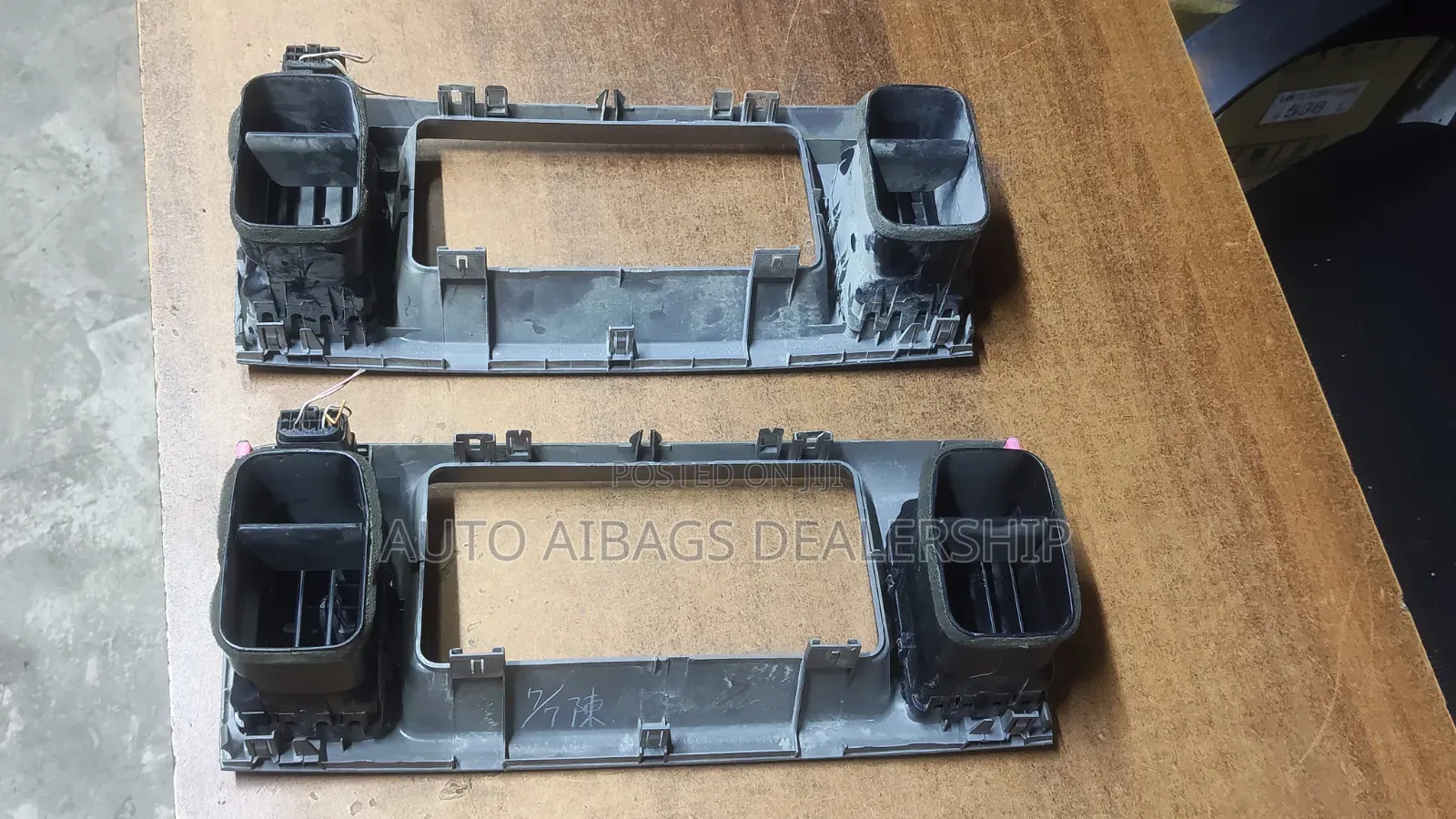 Toyota Raum Radio Annel/Console.