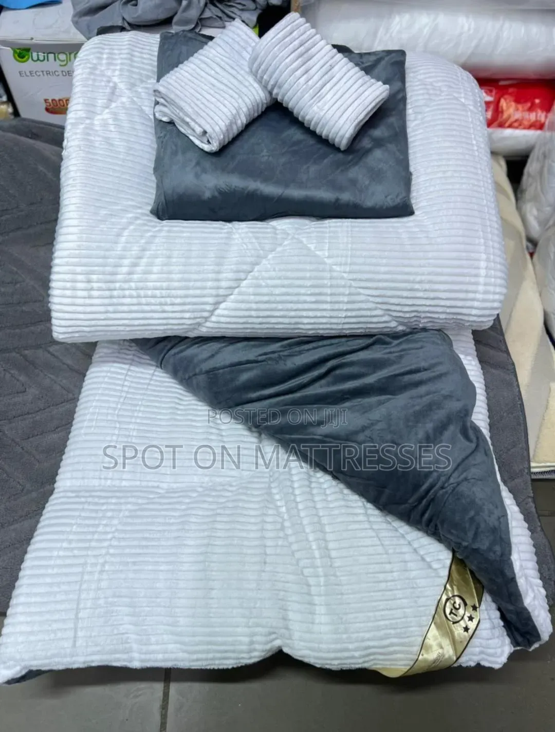 High Quality Warm Velvet Duvets. Size 6X7. Countrywide Delivery!