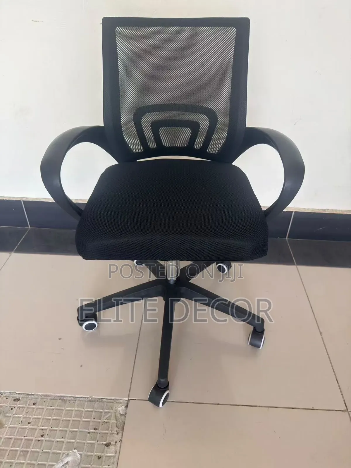 Executive Office Chair – Fully Assembled | Comfortable & Stylish