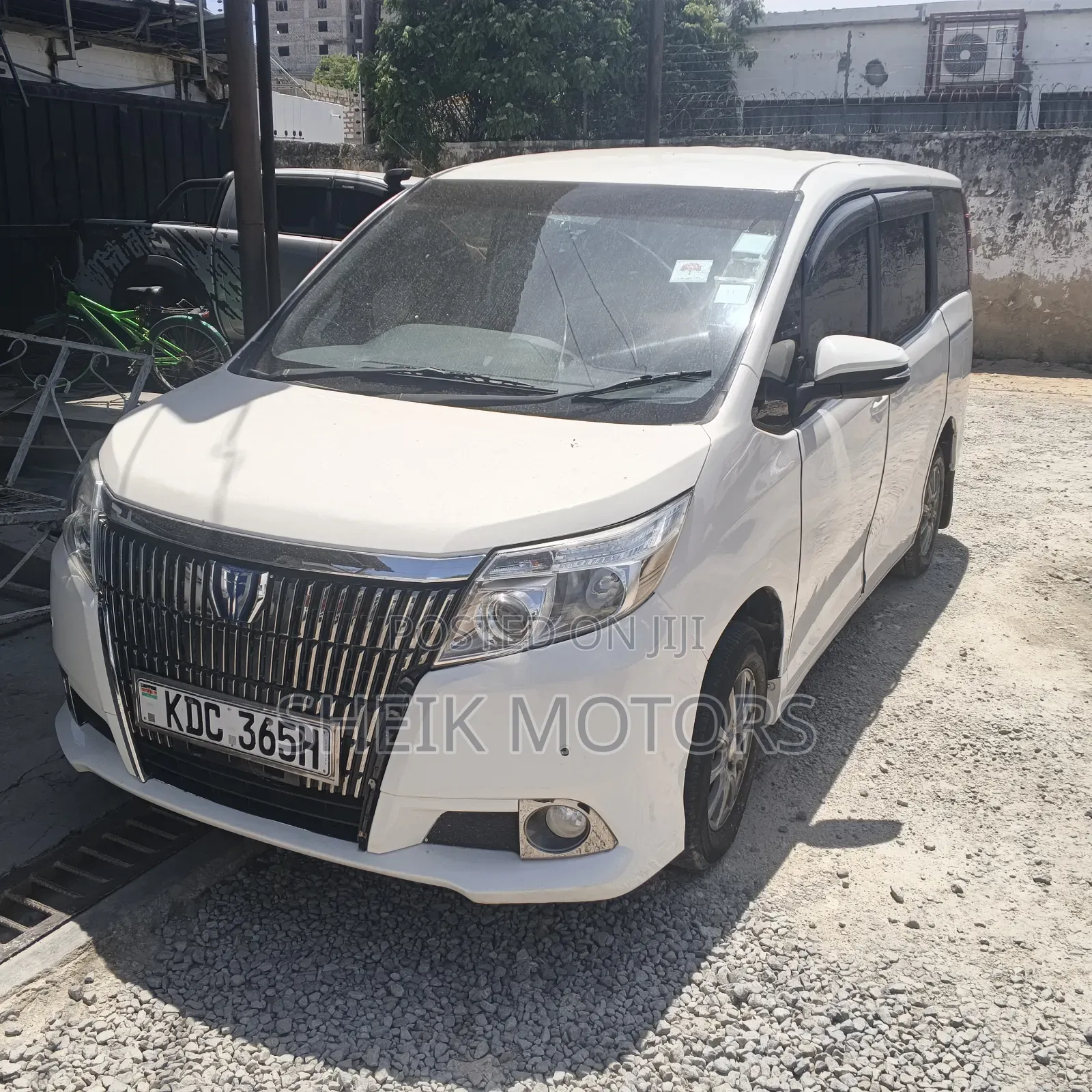 Toyota Esquire 2014 White