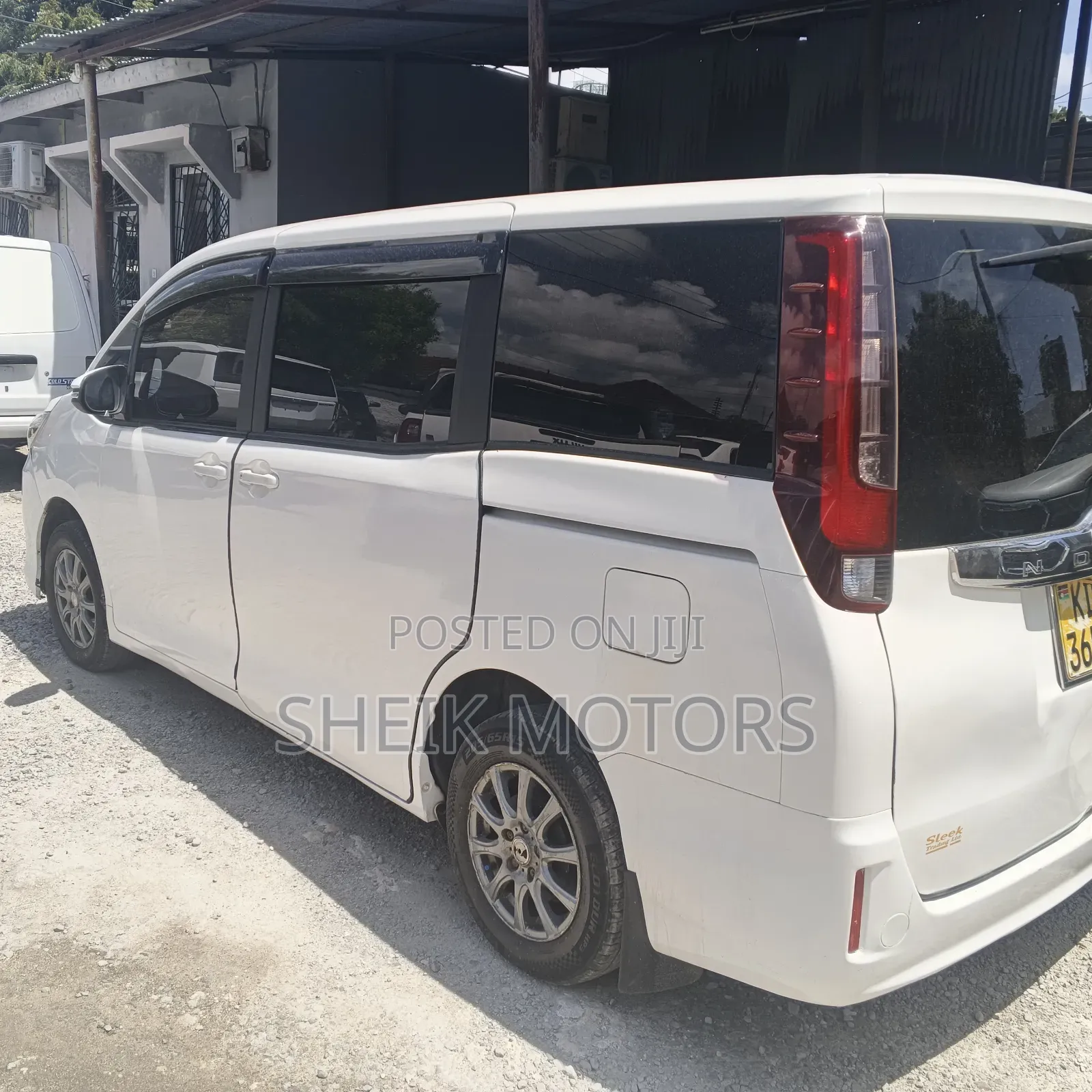 Toyota Esquire 2014 White