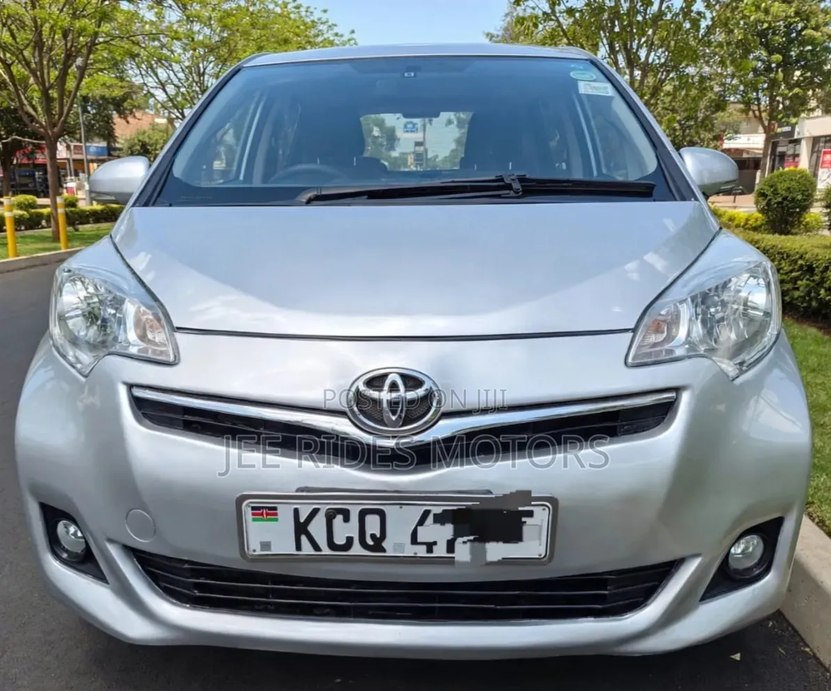 Toyota Ractis 2011 Silver