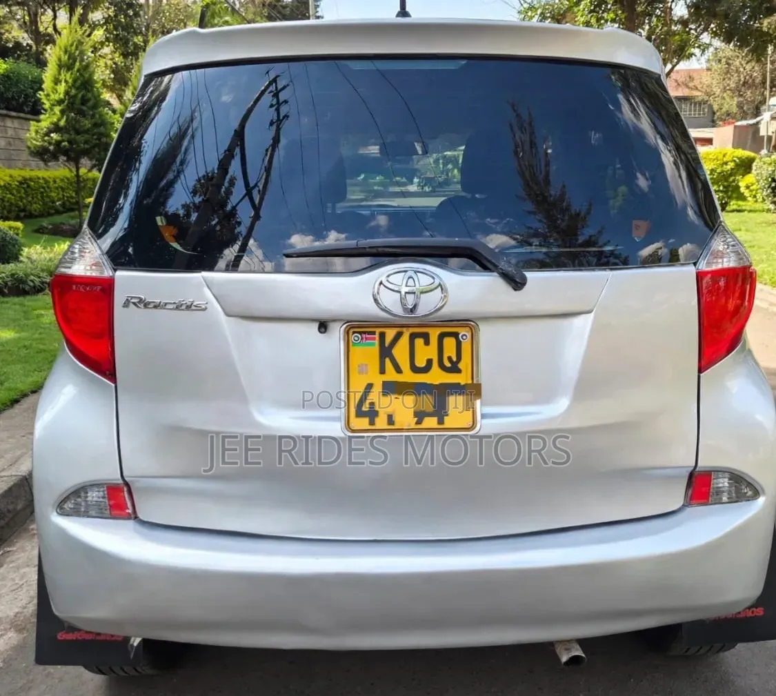 Toyota Ractis 2011 Silver