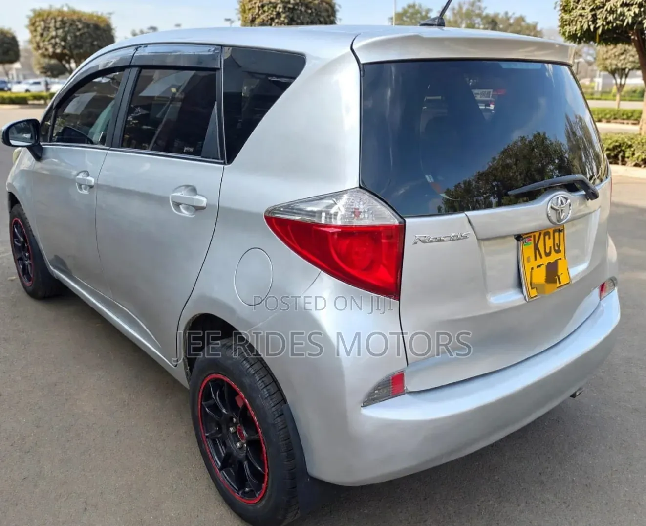 Toyota Ractis 2011 Silver