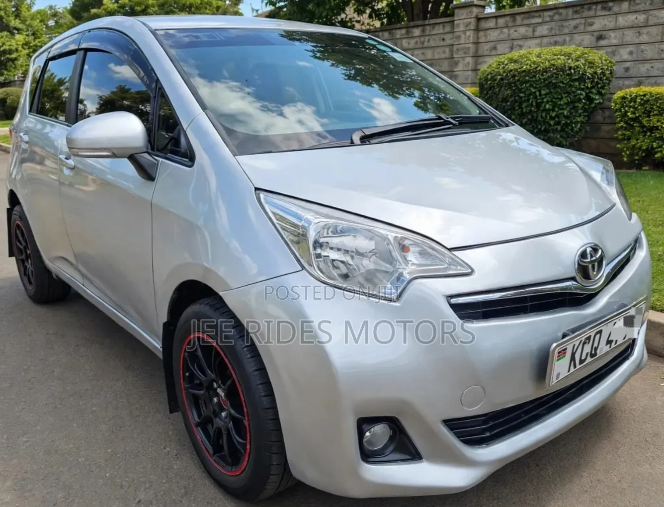 Toyota Ractis 2011 Silver