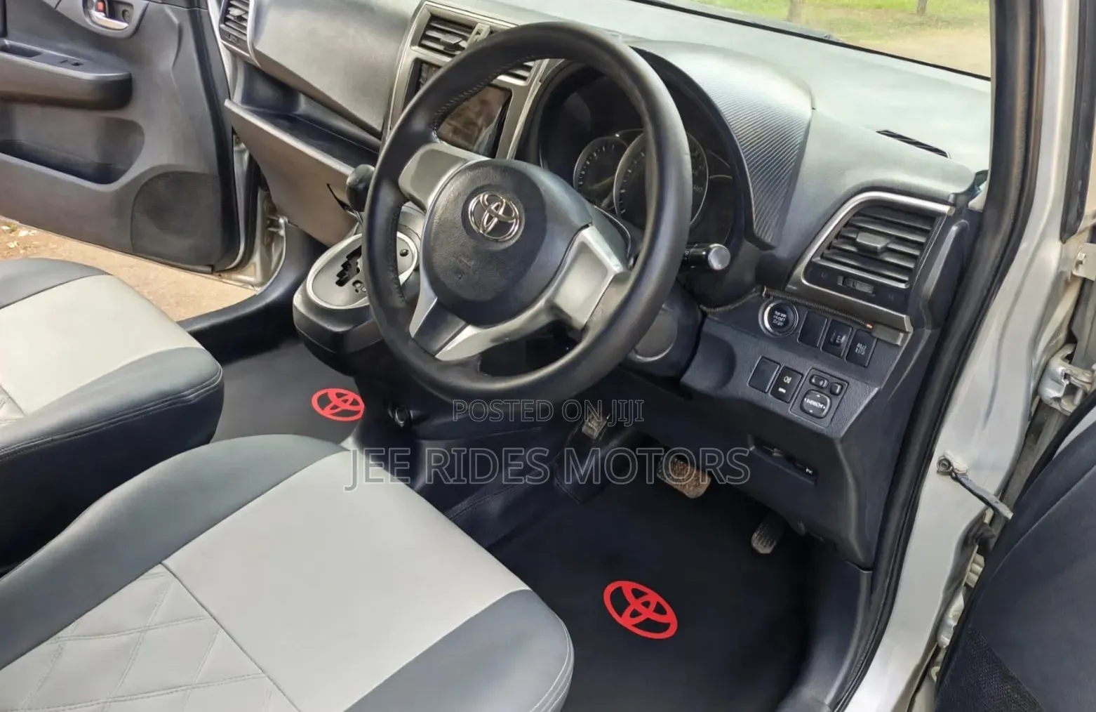 Toyota Ractis 2011 Silver