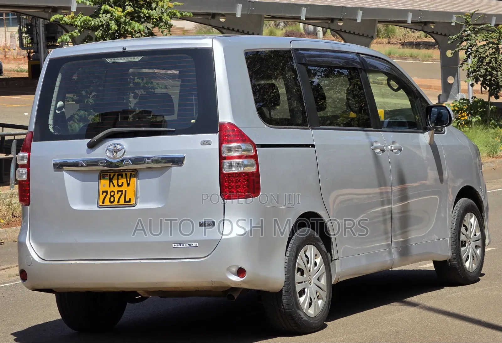 Toyota Noah 2012 Silver