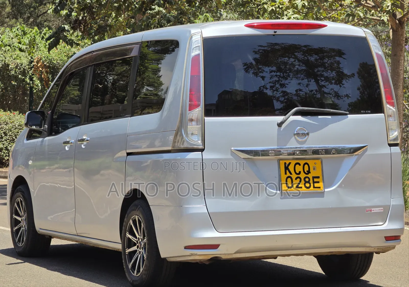 Nissan Serena 2011 Silver