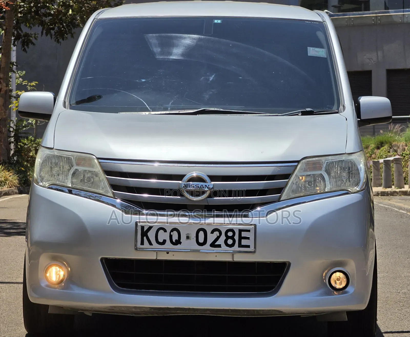 Nissan Serena 2011 Silver