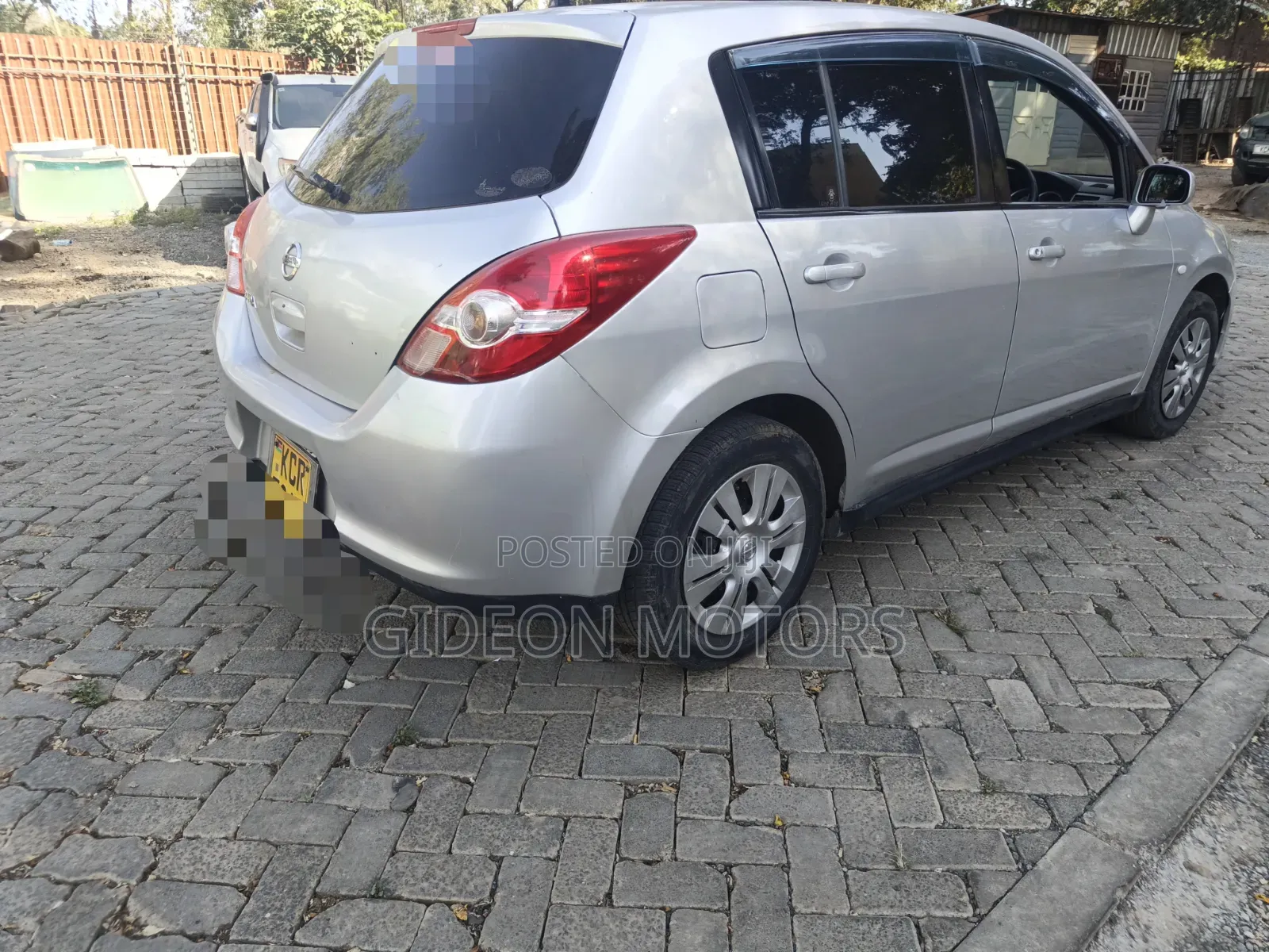 Nissan Tiida 2012 Silver