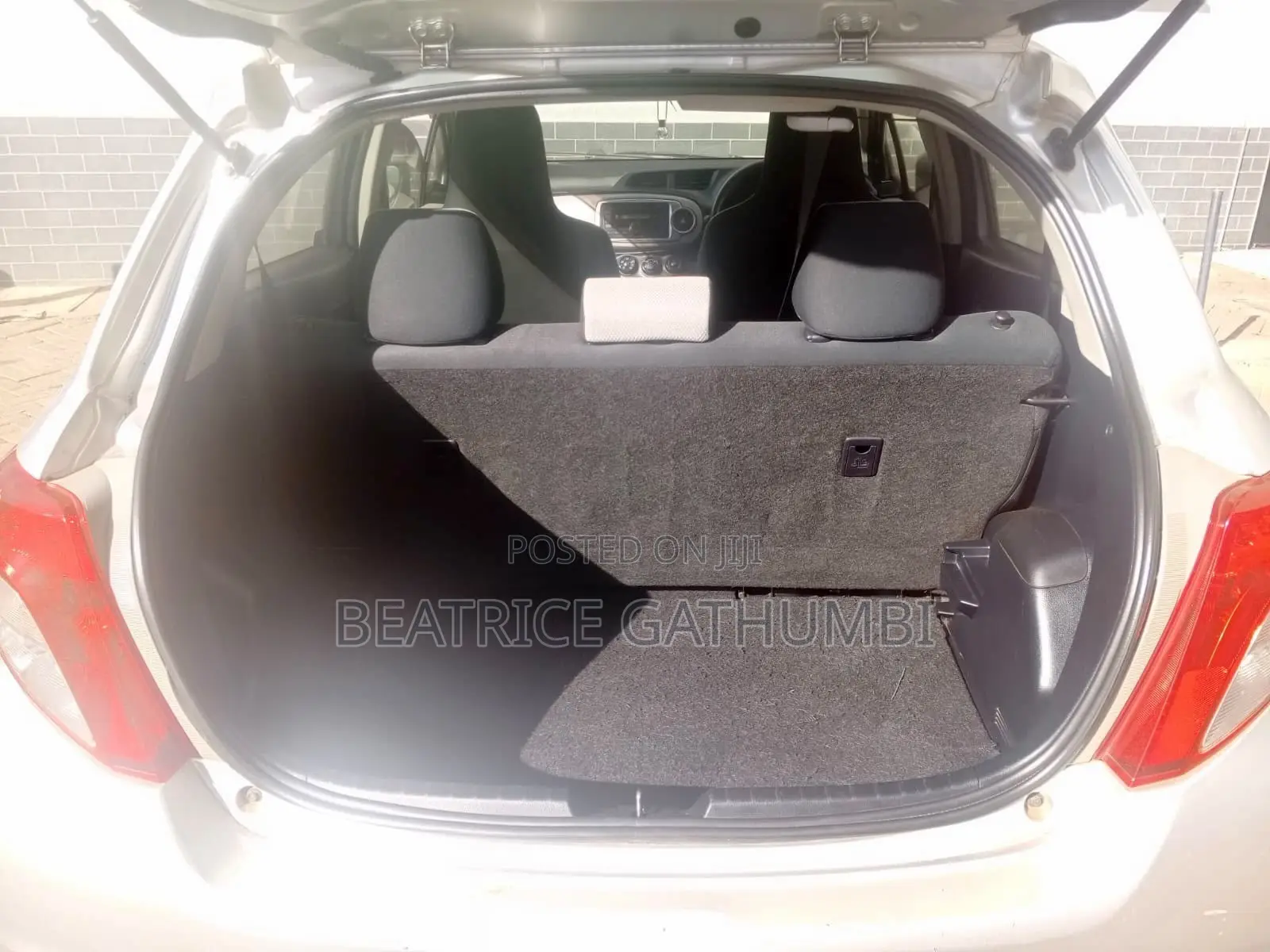 Toyota Vitz 2012 Silver