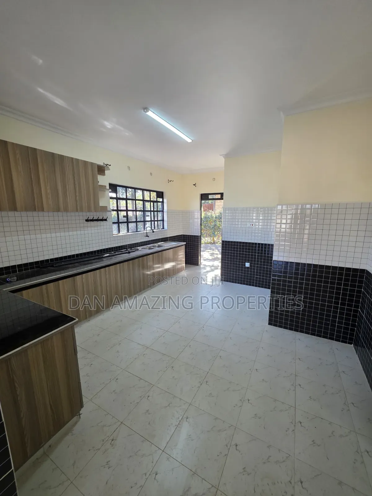 4bdrm Bungalow in Olesurutia, Matasia for sale