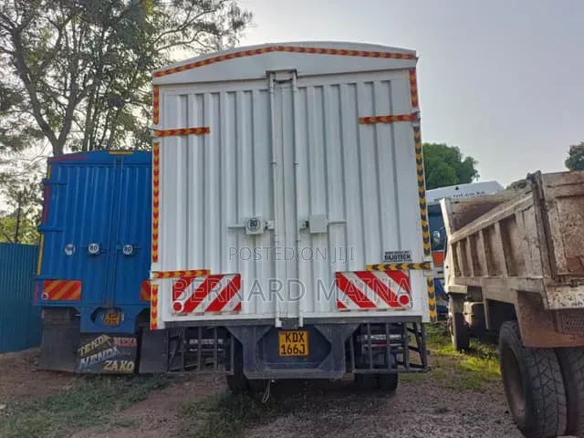 Mitsubishi Fuso 2025 White