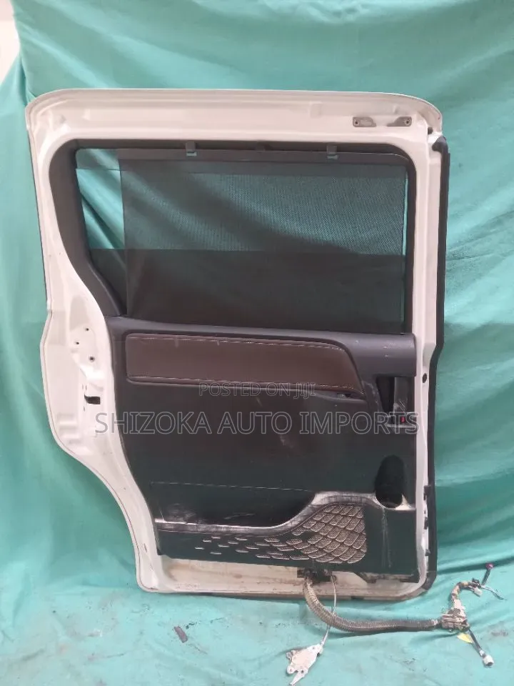 R Door Assy Lh Toyota Esquire Zwr80g 2014