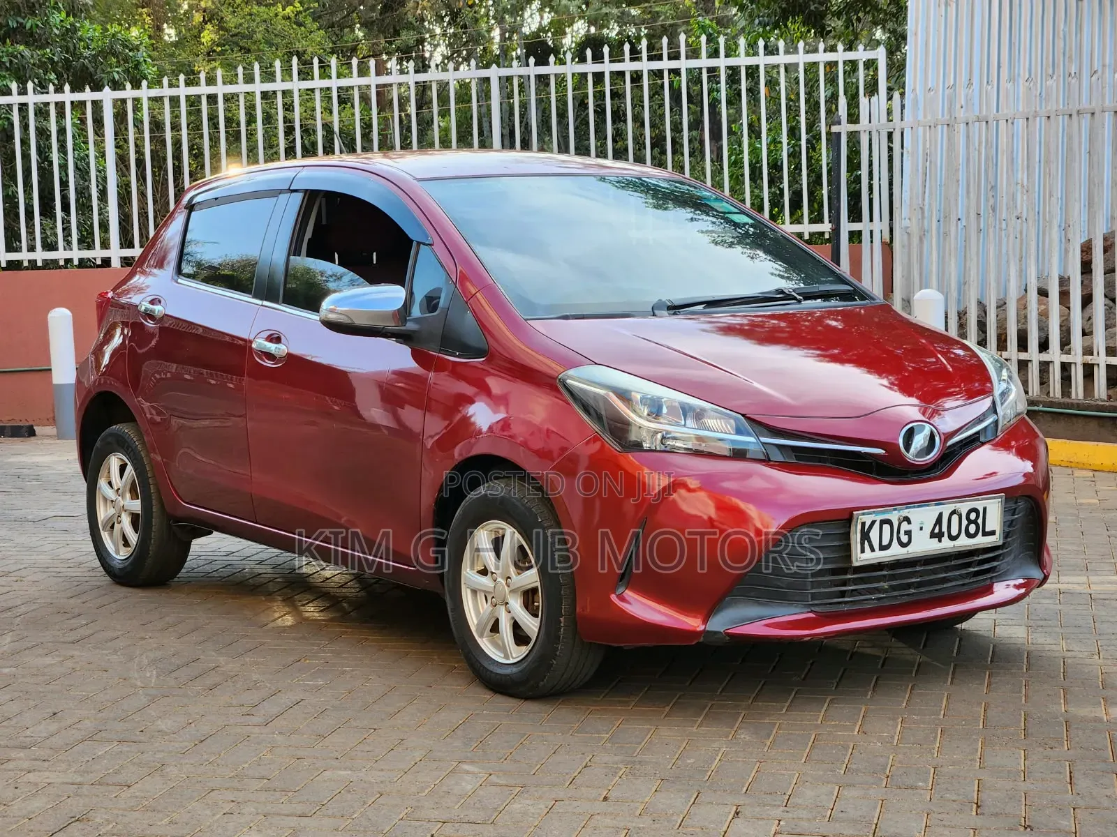 Toyota Vitz 2015 Maroon