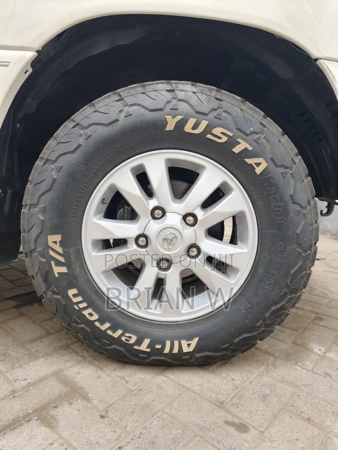Toyota Land Cruiser 2005 White