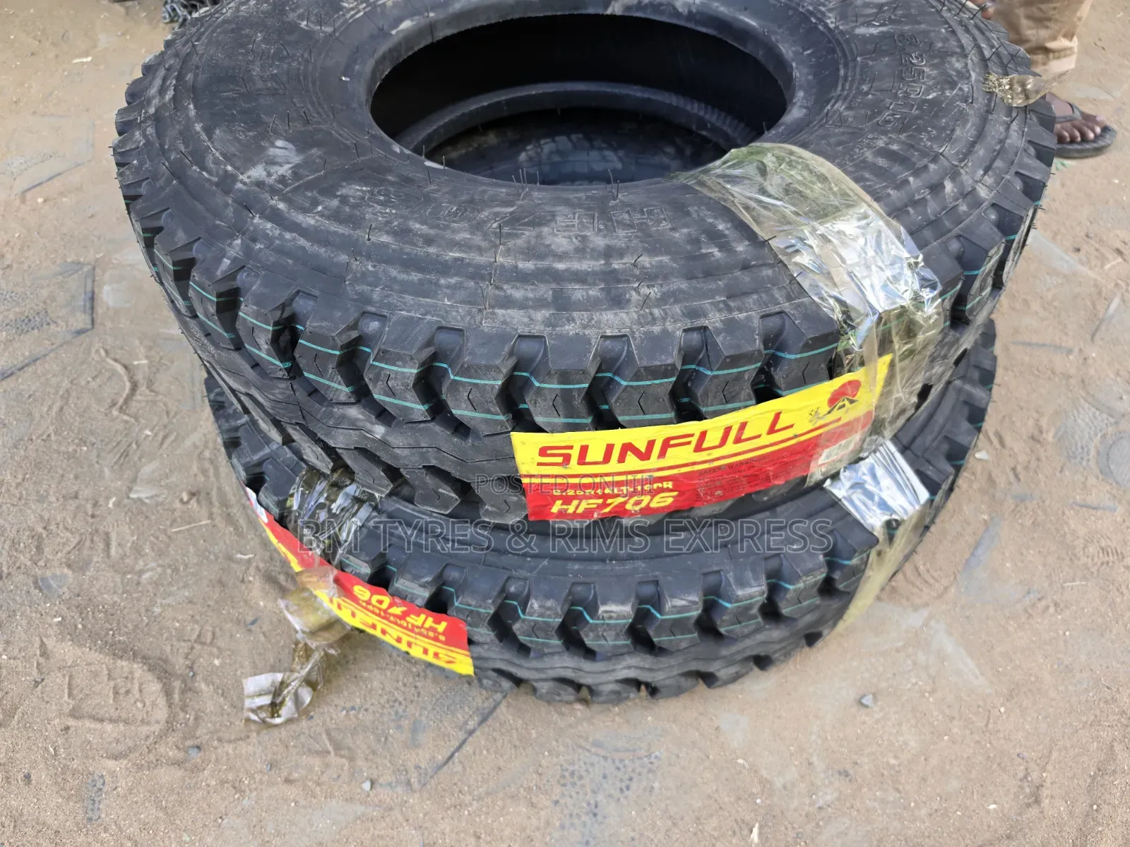 825 R16 Sunfull Tires (Diff)