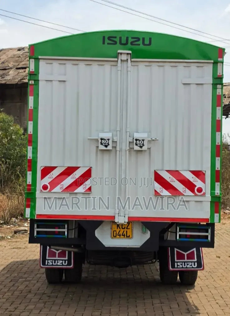 Isuzu NPR 2020 White
