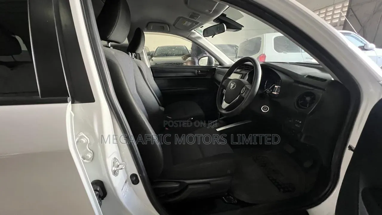 Toyota Corolla Fielder 1.5 Hybrid FWD 2019 White