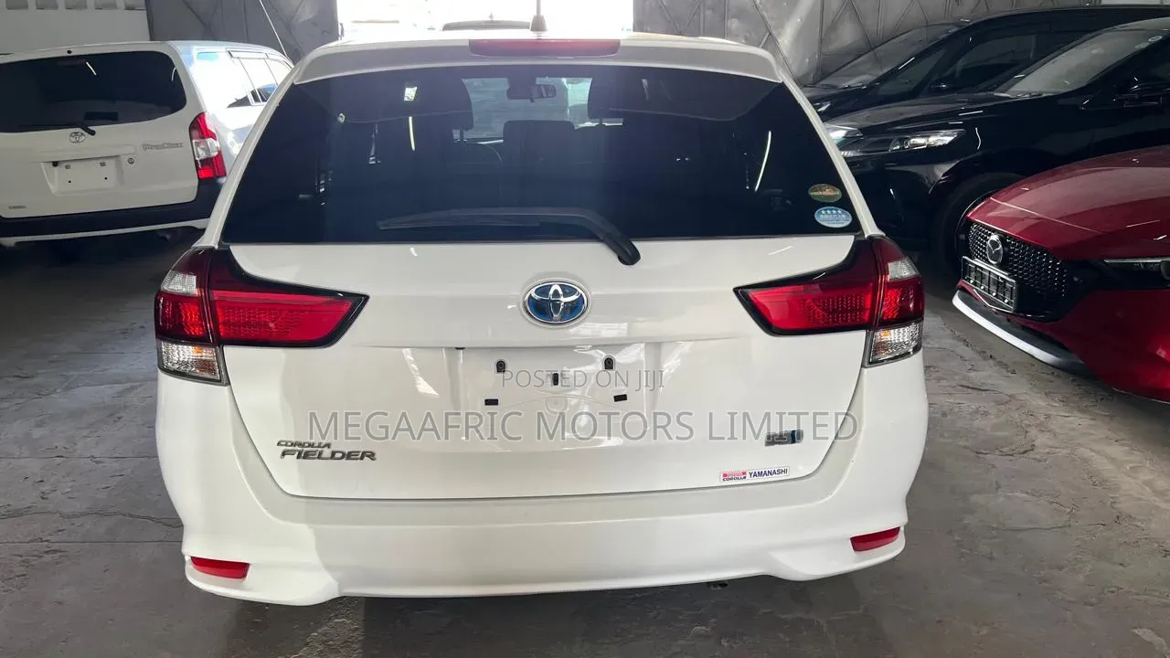 Toyota Corolla Fielder 1.5 Hybrid FWD 2019 White
