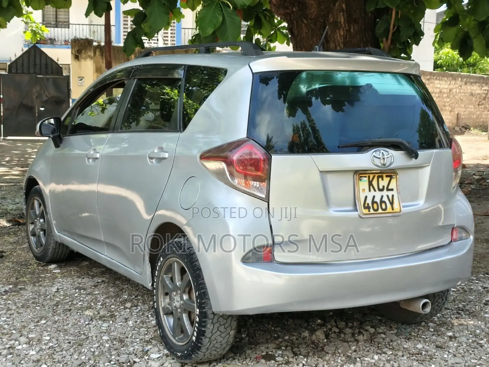 Toyota Ractis 2013 Silver