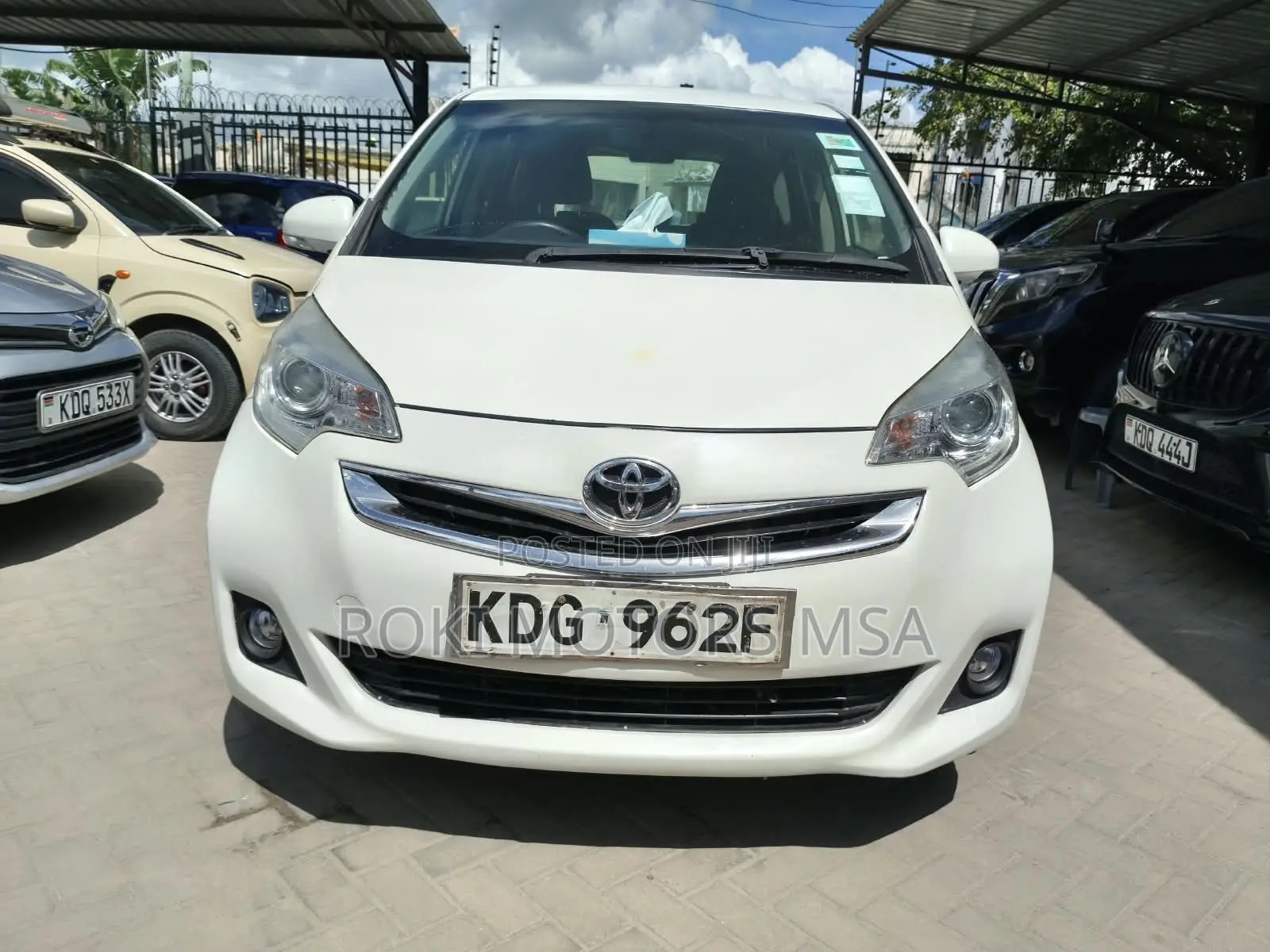 Toyota Ractis 2014