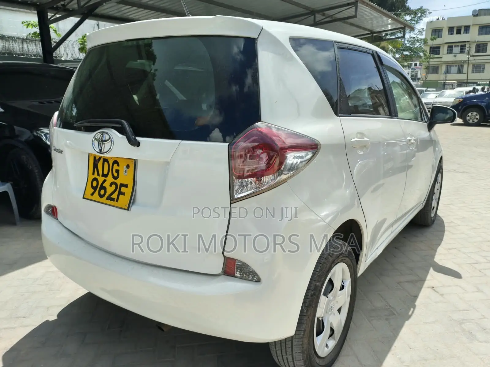 Toyota Ractis 2014