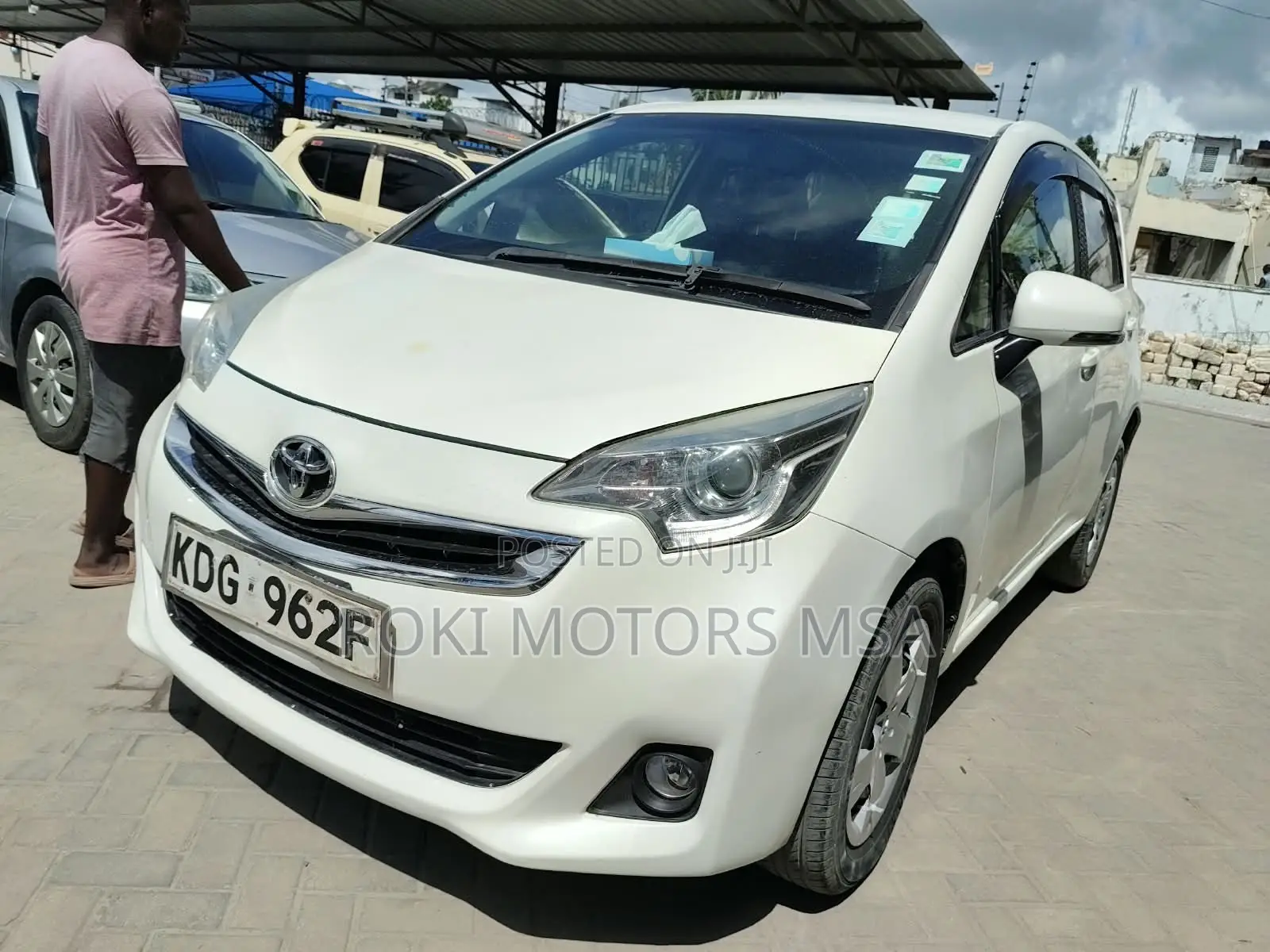 Toyota Ractis 2014