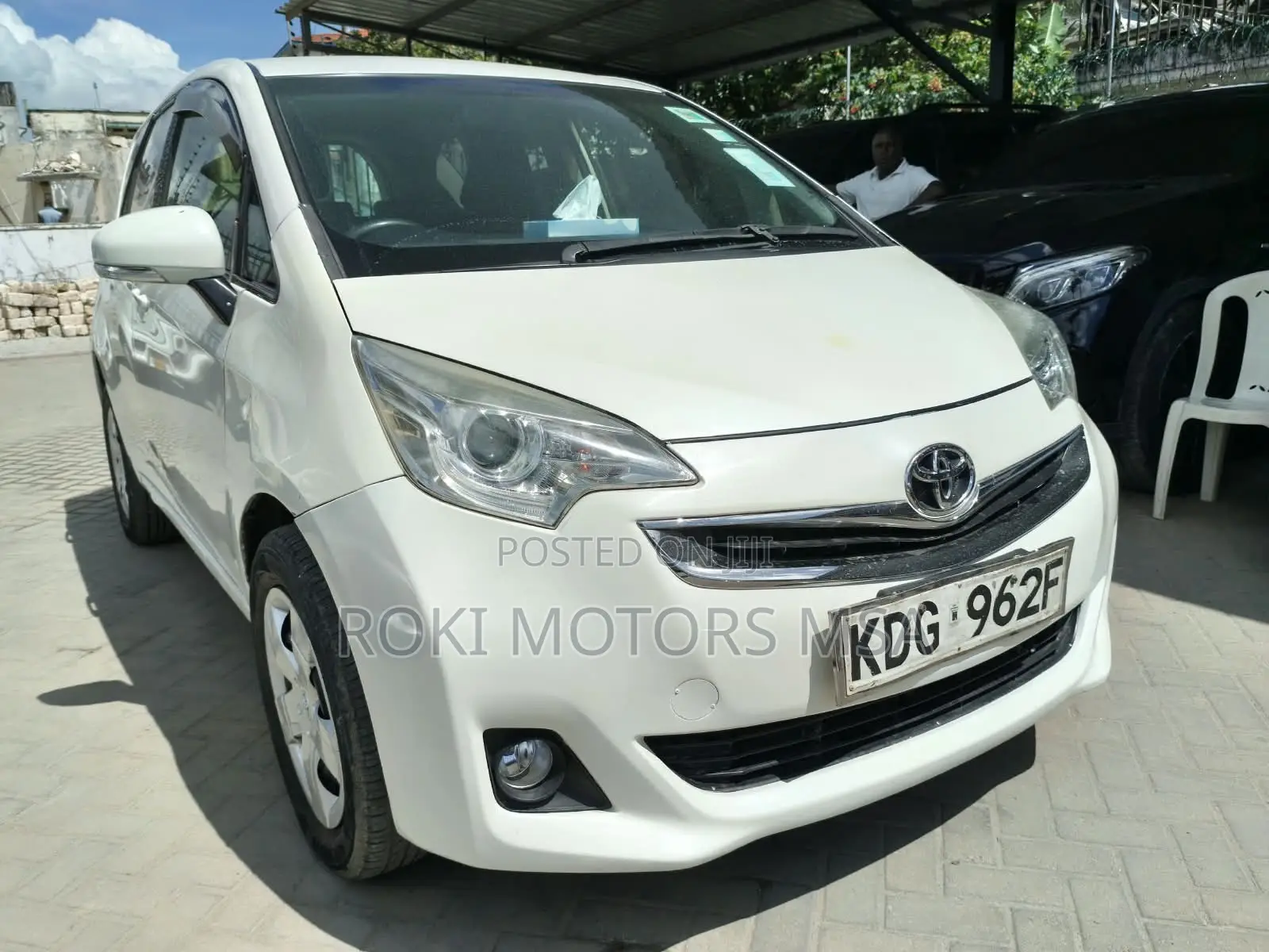 Toyota Ractis 2014