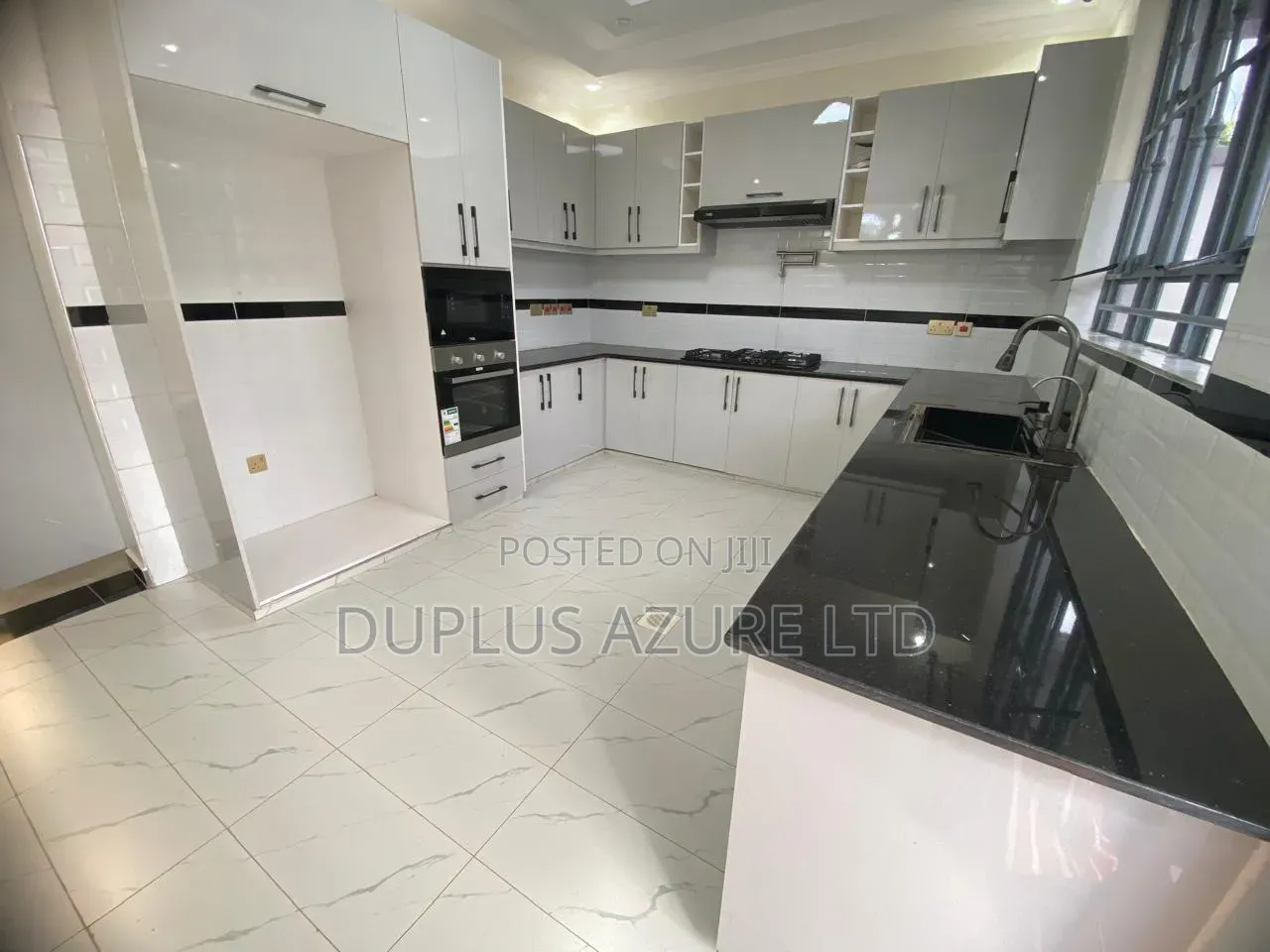 5bdrm Villa in Kimbo for sale