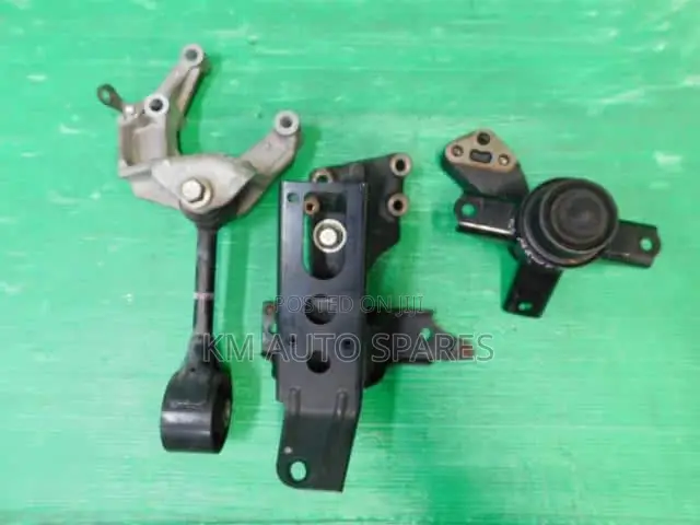 Toyota Passo Sette Engine Mount.
