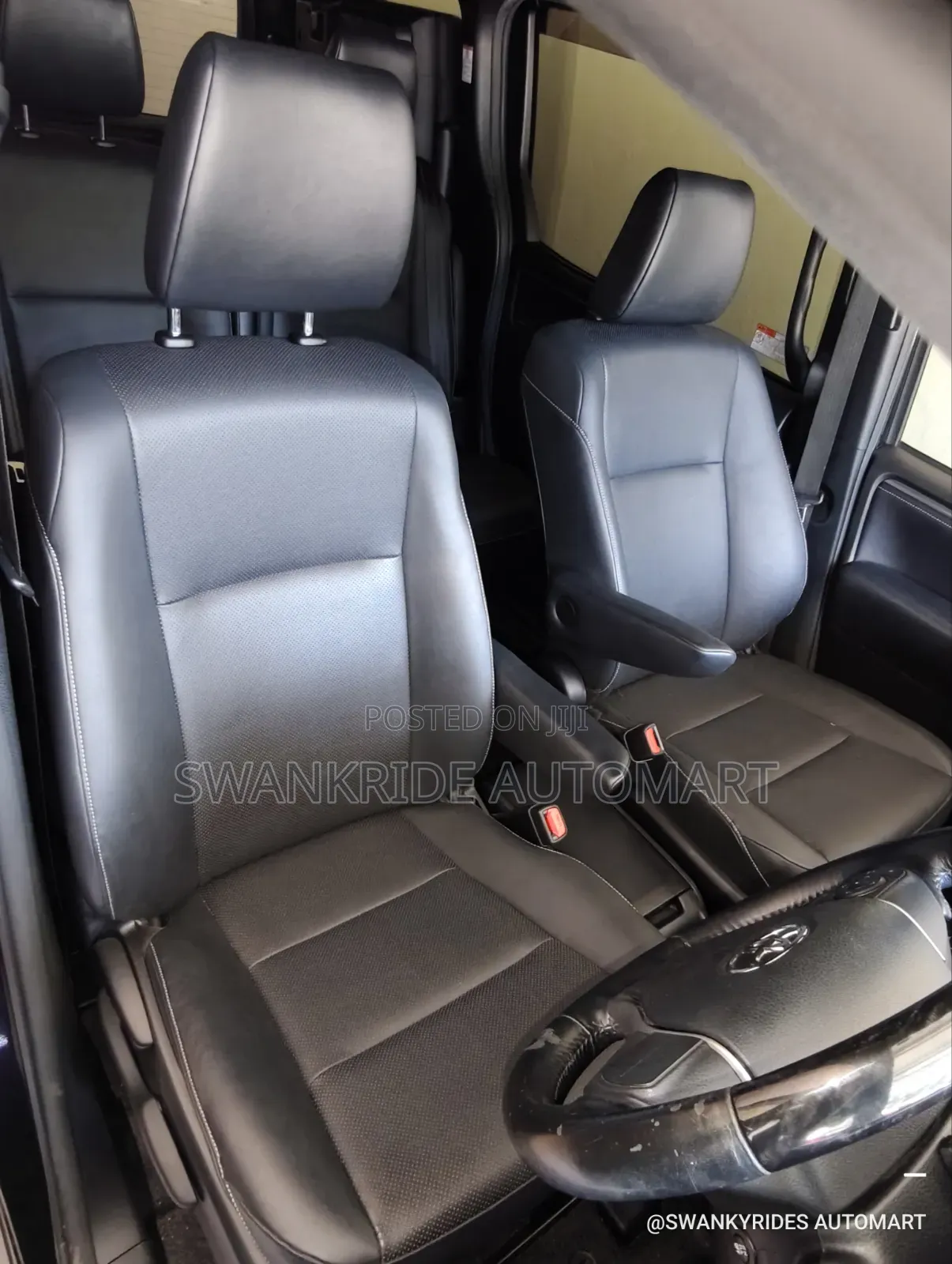 Toyota Esquire 1.8 FWD Hybrid (7 seater) 2019 Black