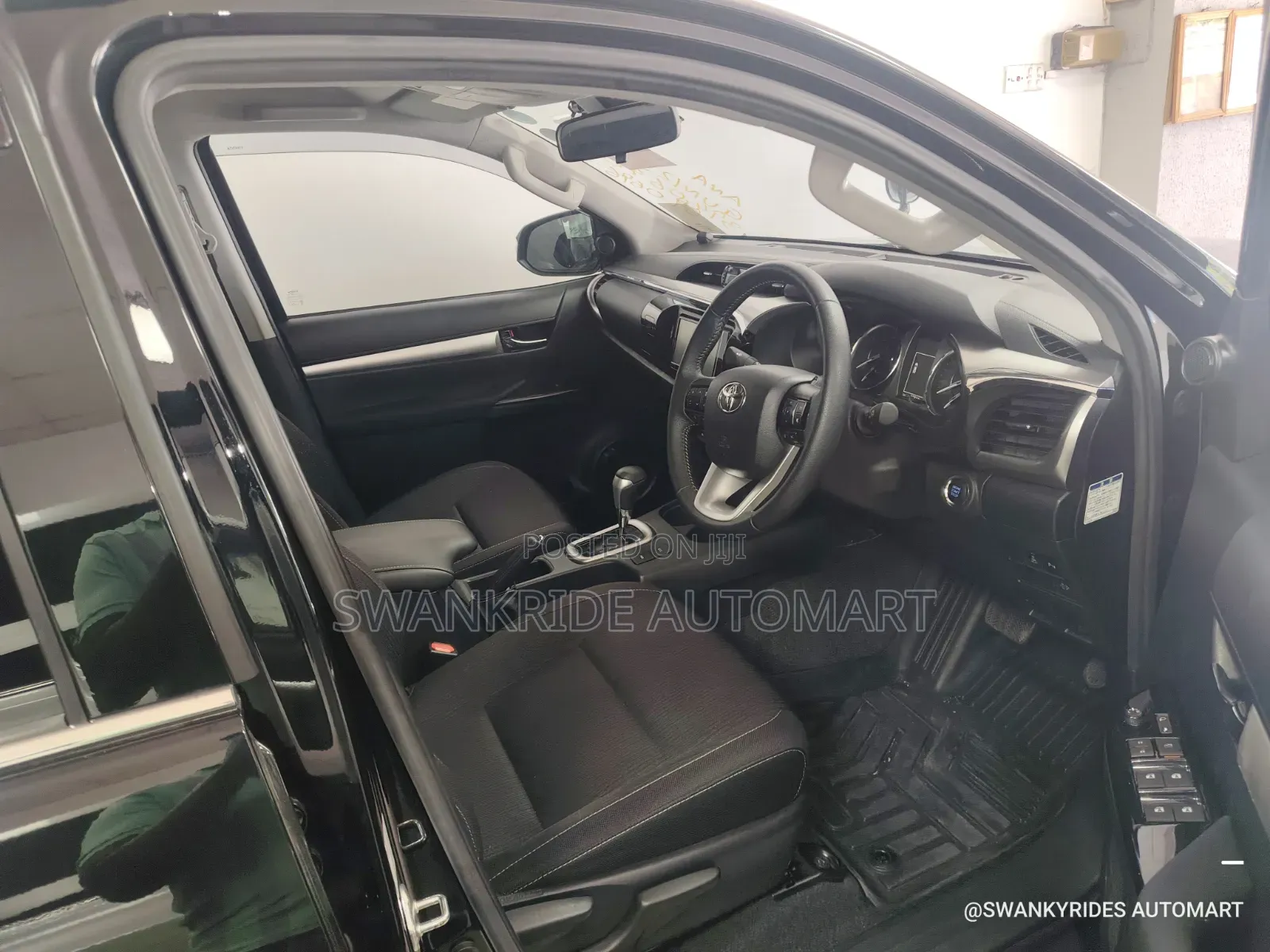 Toyota Hilux 2021 Black