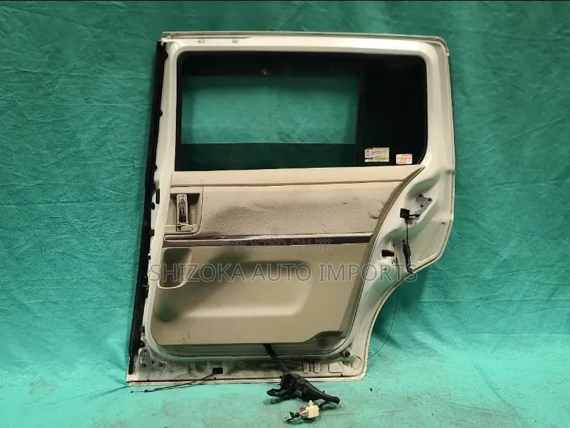 R Door Assy Rh Toyota Isis 2011 Slide
