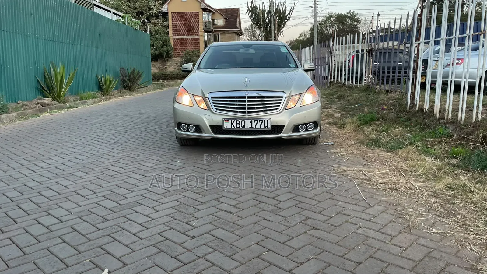 Mercedes-Benz E300 2011 Beige