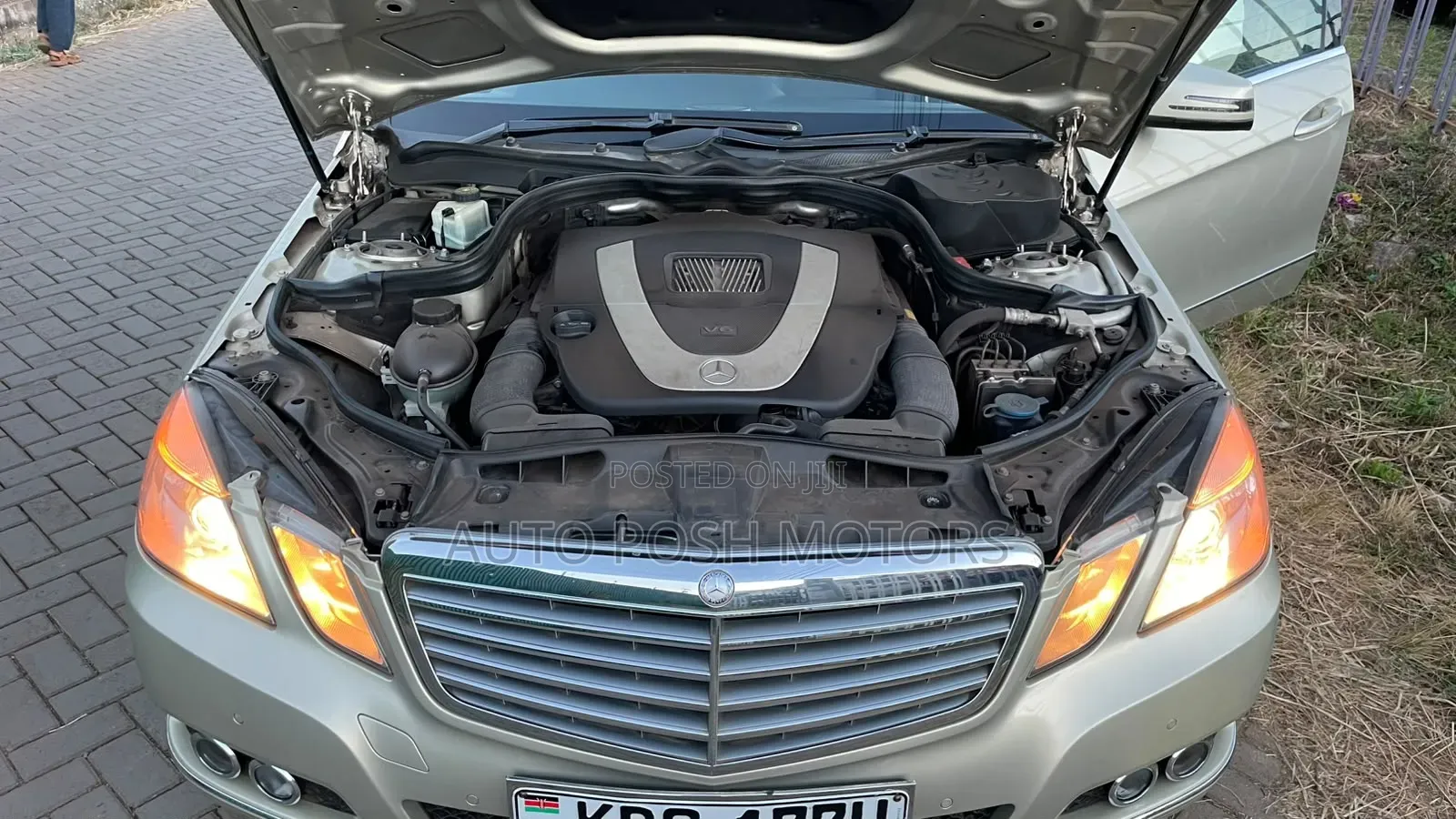 Mercedes-Benz E300 2011 Beige
