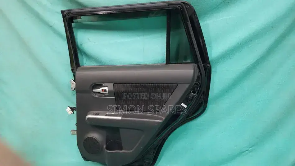 R Door Assy Rh Toyota Corolla Rumion Nze151 2011
