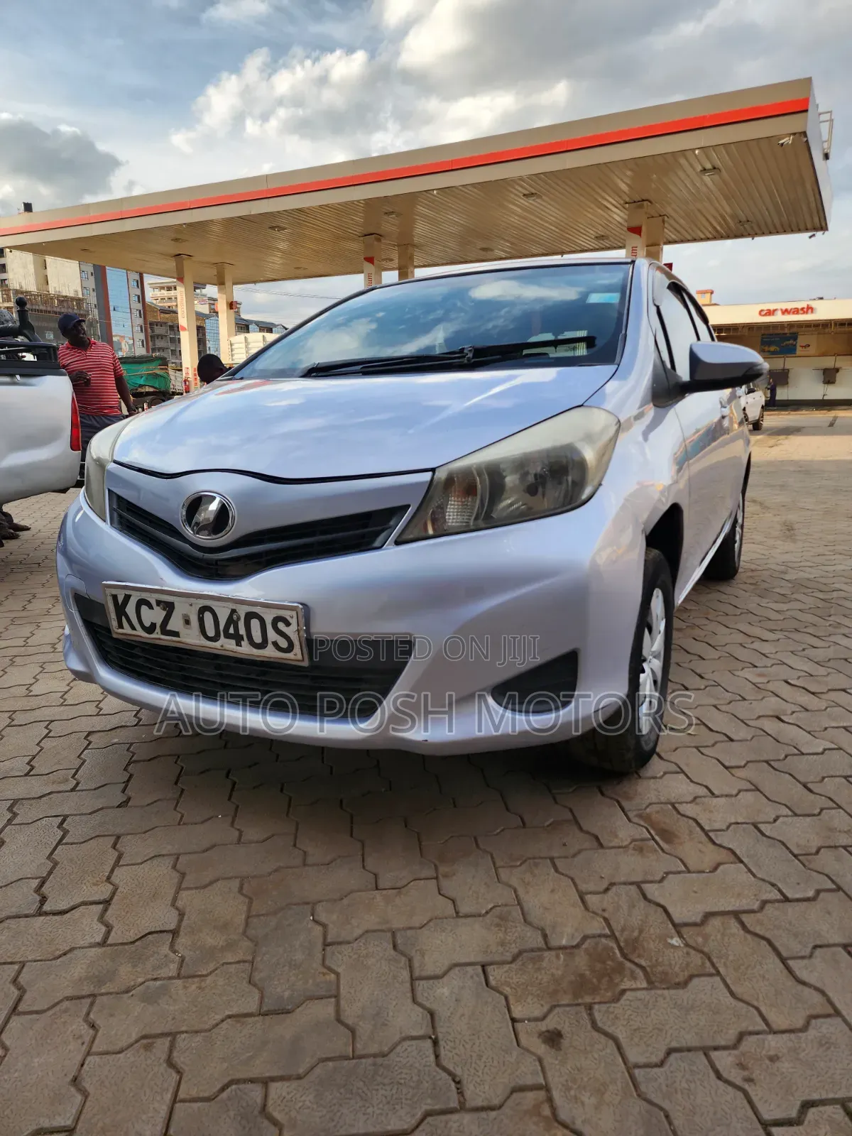 Toyota Vitz 2013 Silver