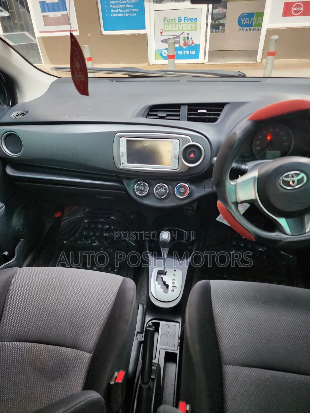 Toyota Vitz 2013 Silver