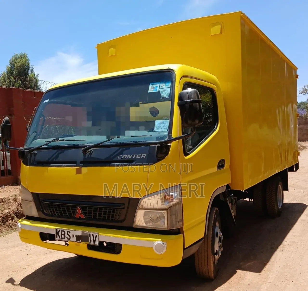 Mitsubishi Canter Truck 2010 Yellow